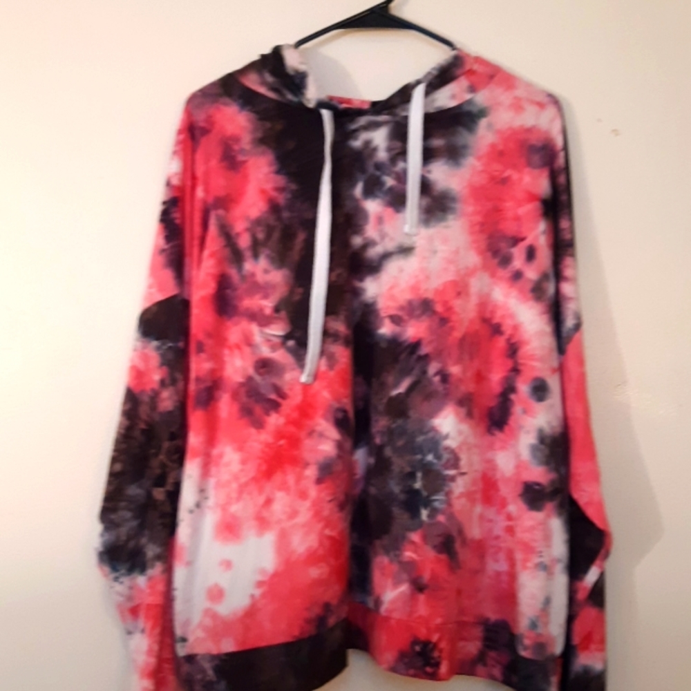 Women's tie dye shirt comfortable stylish and lightweight.